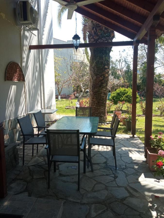 Sofia'S Garden Apartment Néa Péramos Exterior foto